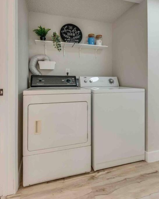 Cozy Home! 16 Min Away From Strip And Fremont Лас Вегас Екстериор снимка